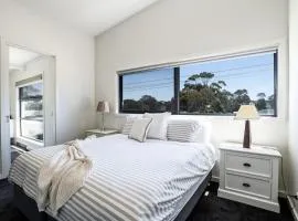 Fresh, Modern Escape, Minutes to the Beach