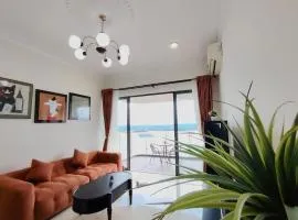 Danga Bay Beach-Side Family Getaway