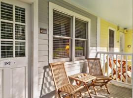 Beach House Condo by AvantStay Communal Pool Gated Community Great Location Week Long Stays, hotel in Key West