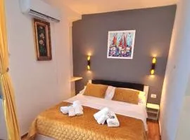 INCHY ACCOMMODATION - Deluxe Rooms in Diocletian's Palace