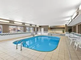 Quality Inn & Suites Des Moines Airport