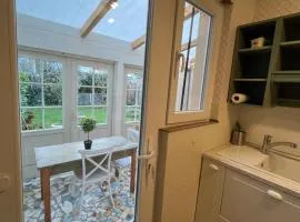 Dans Maison privée Appartement de charme, 70m2 avec pergola Et jardin à 15min centre de Strasbourg Chez Regine