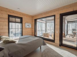 Iisland Aava โรงแรมในIi