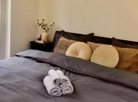 Luxus Apartment mit Skyline Blick am Mainufer