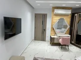 Studio pearl pyramids