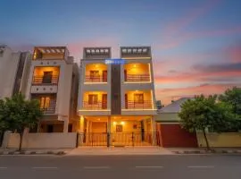 Via Blue Moon Residency