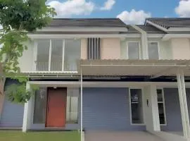 Serene 3BR Family House in Northwest Park West Surabaya by Le Ciel Hospitality