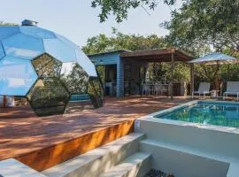 The Dome, Private Pool, Hot tub, Free Standing Bath, Private Game Reserve, Stargazing, Giraffe Tower, Romantic Getaway, Ultimate Bush Luxury