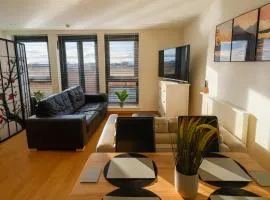 Sidemersey Livings- Convenient 1-Bedroom Flat with a View, Central Liverpool
