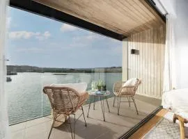 10 Cannery Row - Stunning Views - Pet Welcome - Free WiFi & Parking