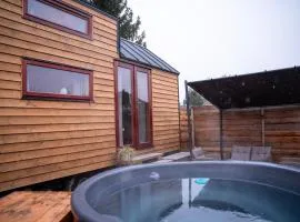 Tiny house s vyhřívacím koupacím sudem