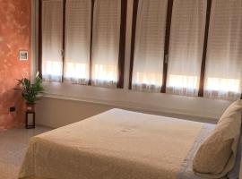 Portale dei Soli 2, hotel in Rolo