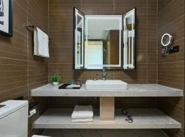 Bernard Hotel Qingyuan Shunying Times Square Qingcheng Station Branch