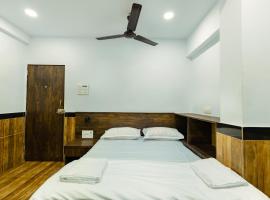 CozyKey Rooms Bandra, hotel na plaži u gradu Bombaj