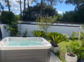 Spacious house in Tarnos near the beach, hotel v destinaci Tarnos