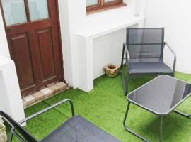 Plein centre Cosy 38m2 avec accès terrasse, spa et sauna communs Place Dalton, hotel i Boulogne-sur-Mer