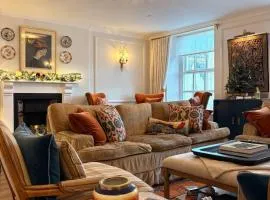 Boutique High Street Apartment In Crickhowell