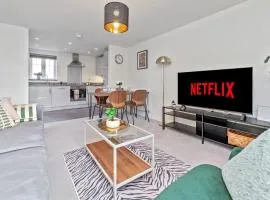 Stylish & Peaceful Bedford Apartment, FREE PARKING, Near M1 Motorway, LUXURY Condition Throughout, Sleeps 5 Guests