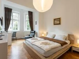 Urban Rooms--free parking--