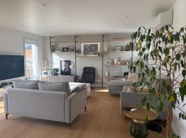 Bright house 8 people, close to Atlantis Nantes, hotel i Saint-Herblain