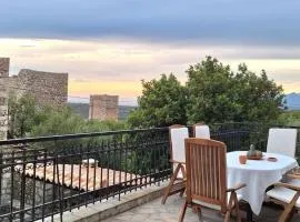 Kitta Mani Towerhouse - Mountain Views & Garden