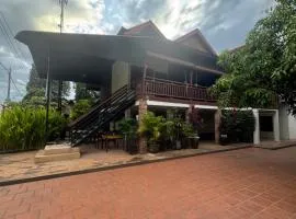 Blue monkey - Bouldering Guesthouse