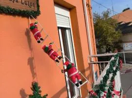 Casa Luzon, terraza-solarium con ducha y salon rustico