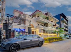 The Grand Rustam Villa, khách sạn ở Gurgaon