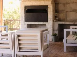 Rissie's 3 Bedroom Apartment