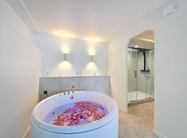 Douce escapade - Baignoire balnéo, hotel en Brest
