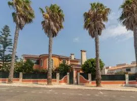 Villa PalmTrees, luxury next to Quinta da Marinha