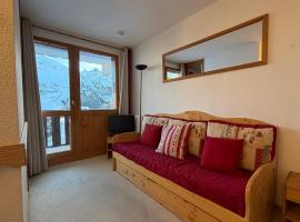 Méribel Mottaret C1 - Studio cabine pied des pistes et face aux montagnes, hotel in Les Allues