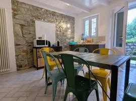 Casa colore intera casa nel borgo antico