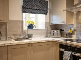 The Alehouse Retreat, The Crown Inn