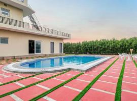 Vijeta farms by Alaya Stays, hotel em Dhauj