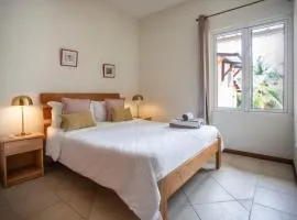 Three-bedroom at Jardin du Cap with shared pool