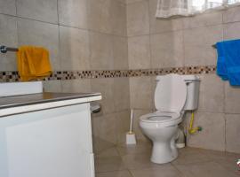 Tranquil villa: Kitale'de bir otel