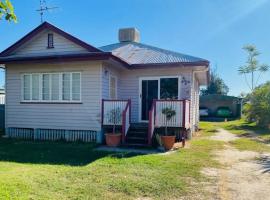 Cozy Country Home, Hotel in Blackall