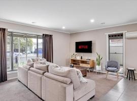 Spacious 3BR Home Ballarat Excellent For Families and Groups, Hotel in Ballarat