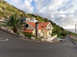 Vanda House com 2 Quartos Vista Mar e montanha no centro da Ilha