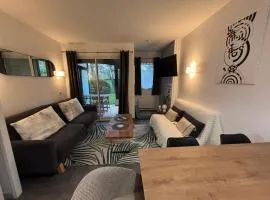 Rez de chaussée, vue sur le Golf et parking gratuit