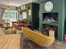 Spacious 3 Bedroom House with Indoor Braai and Fireplace