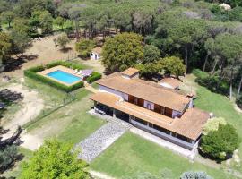 Sant Feliu de Buixalleu में, होटल Villa Can Raurell · Casa rural para 14 en Girona