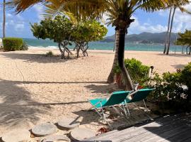 Superbe T2 Sole e Mare NBBC sur la plage de Baie Nettlé, hotel in Baie Nettle