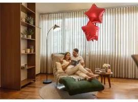 Ultracentral Retreat - Victory Square Views & Style