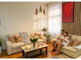 Designer Stay - City Views in the Heart of Town