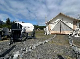 Cute and Comfortable Safari Tent in Seward, Alaska - Amazing Glamping Accommodation with Breathtaking Mountain Views