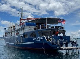 Dancing Wave Luxury Liveaboard Yacht, smje&scaron;taj na brodu u gradu 'Semporna'