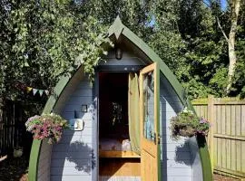 The Forest Pod - Wood Fired Hot Tub and Fire Pit