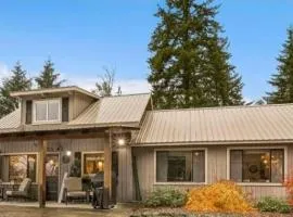 Sasquatch Sanctuary | Hot tub